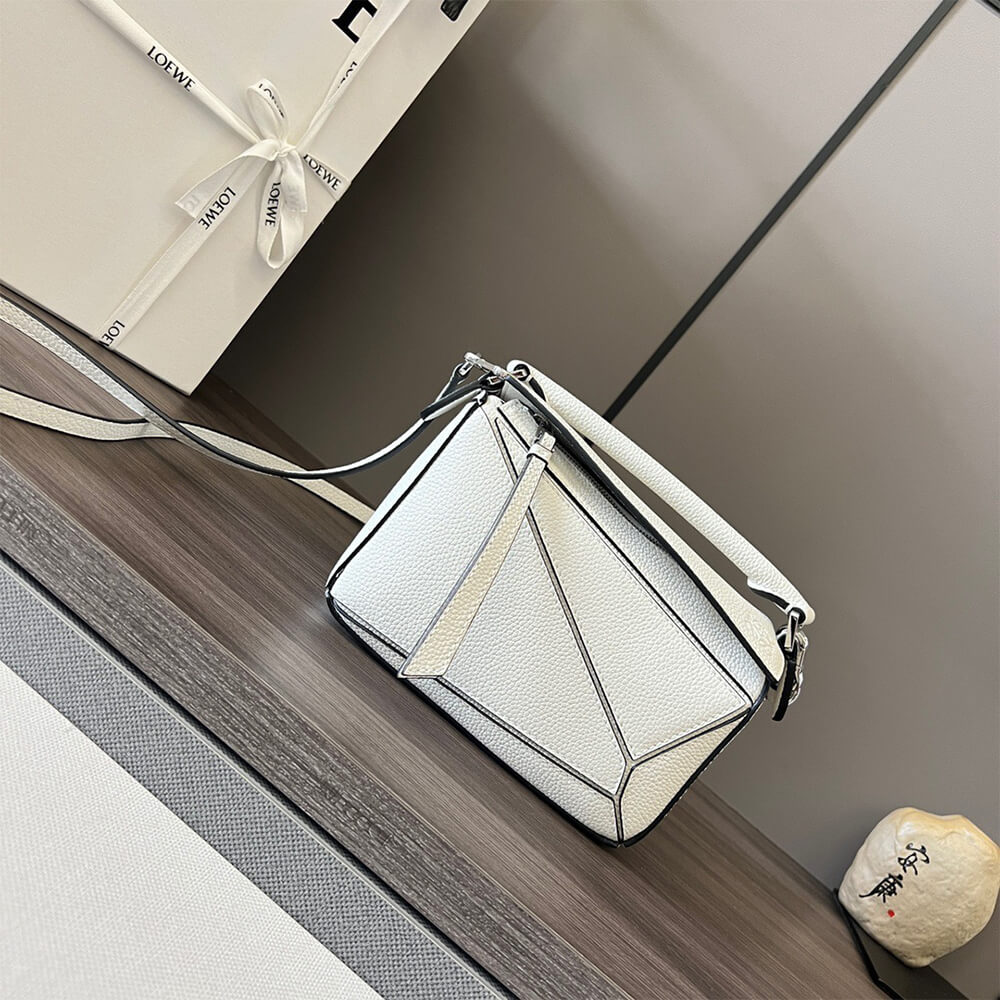 2-23-1.jpg LOEWE Mini Puzzle bag