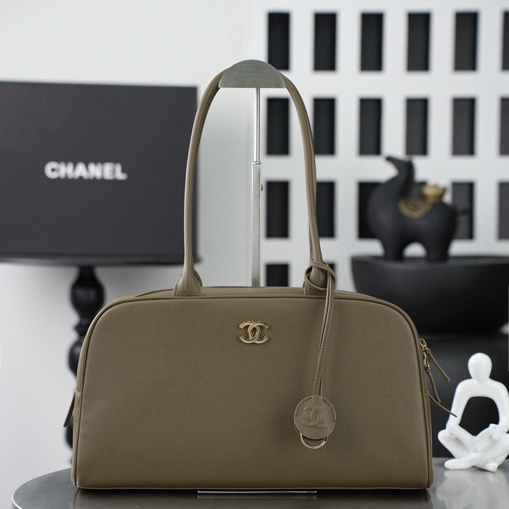 2-259.jpg CHANEL Large Bowling Bag(HIGH-END GRADE)