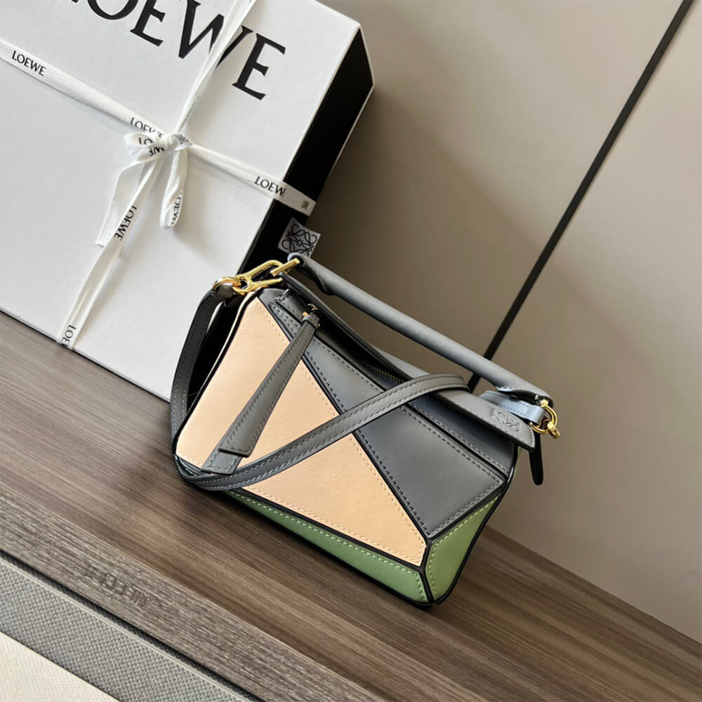 2-26-1.jpg LOEWE Mini Puzzle bag