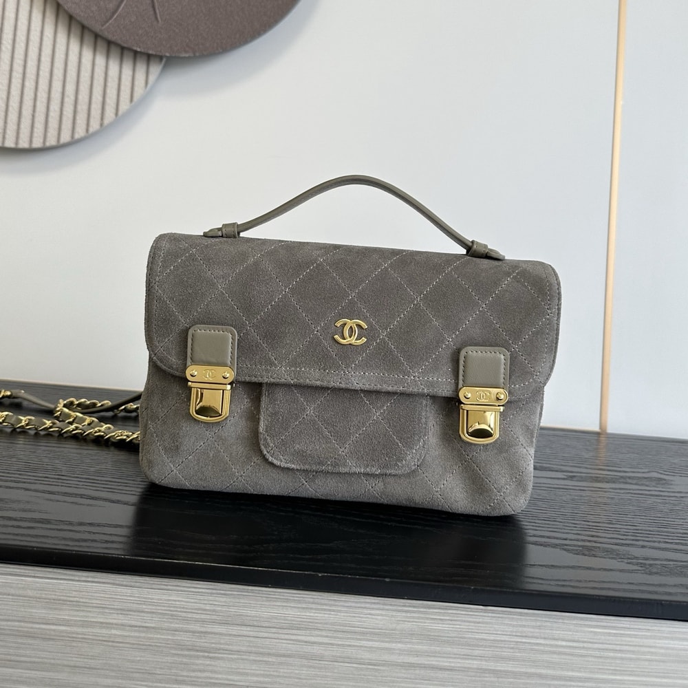 2-268.jpg CHANEL Backpack(HIGH-END GRADE)