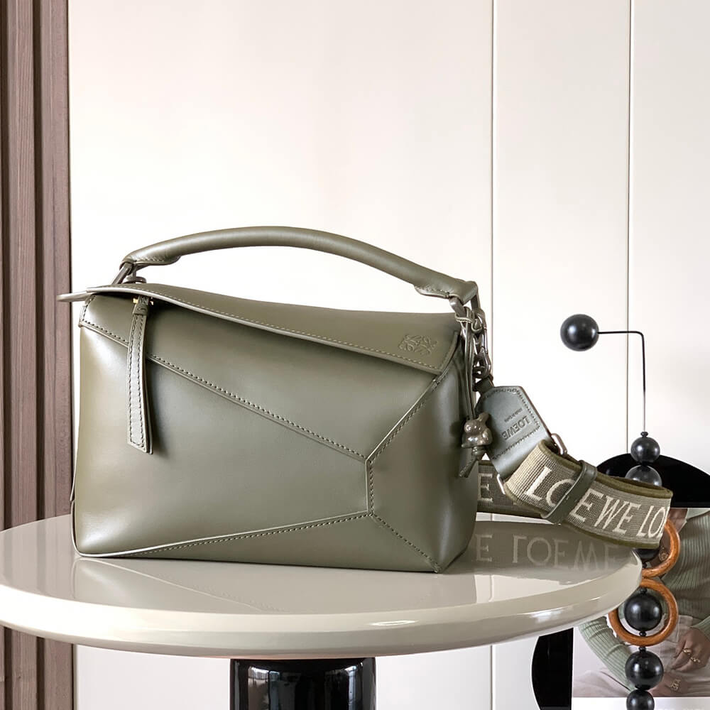 2-30.jpg LOEWE Small Puzzle Bag