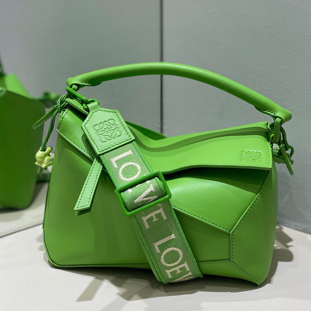 2-33.jpg LOEWE Small Puzzle Bag