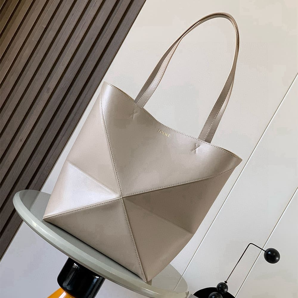 2-65.jpg LOEWE Medium Puzzle Fold tote in shiny calfskin(HIGH-END GRADE)