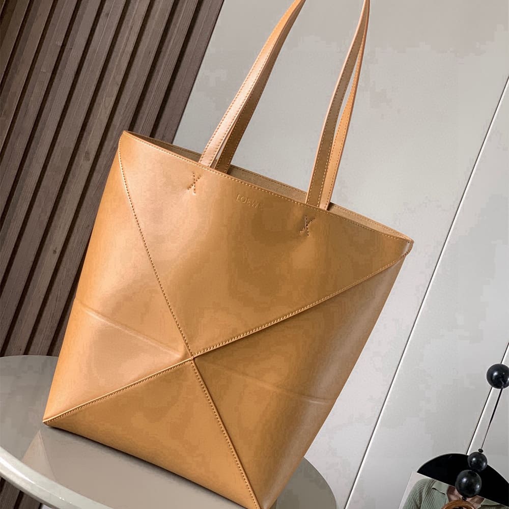2-67.jpg LOEWE Medium Puzzle Fold tote in shiny calfskin(HIGH-END GRADE)