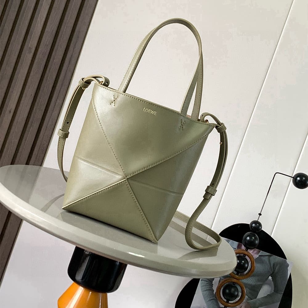 2-75.jpg LOEWE Mini Puzzle Fold tote in shiny calfskin(HIGH-END GRADE)