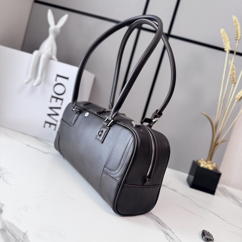 3-141.jpg LOEWE Medium Amazona 31 cropped bag in shiny calfskin(HIGH-END GRADE)