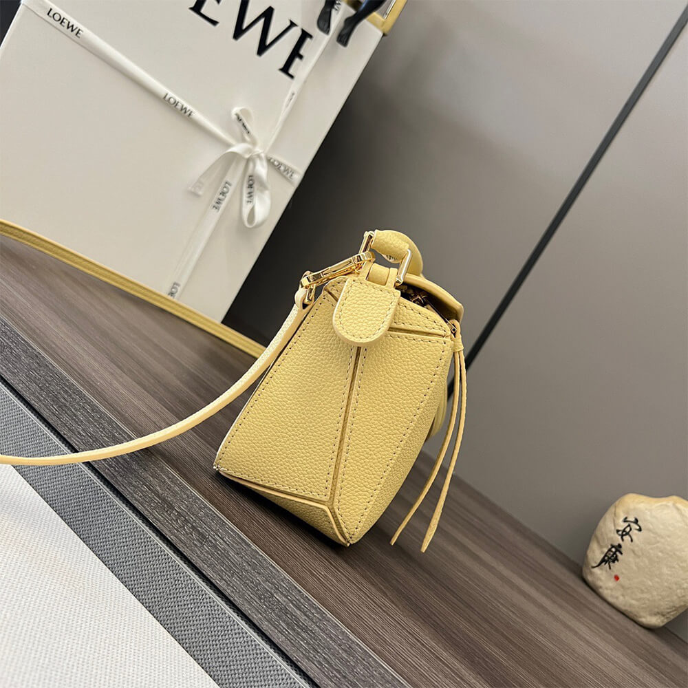 3-19.jpg LOEWE Mini Puzzle bag