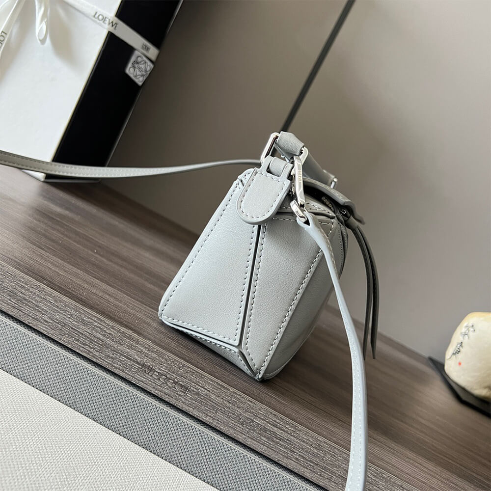 3-20.jpg LOEWE Mini Puzzle bag