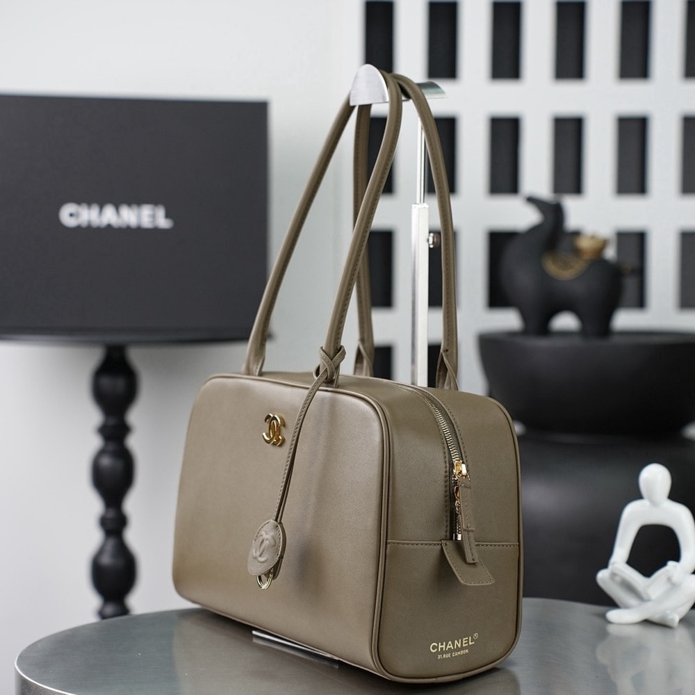 3-259.jpg CHANEL Large Bowling Bag(HIGH-END GRADE)
