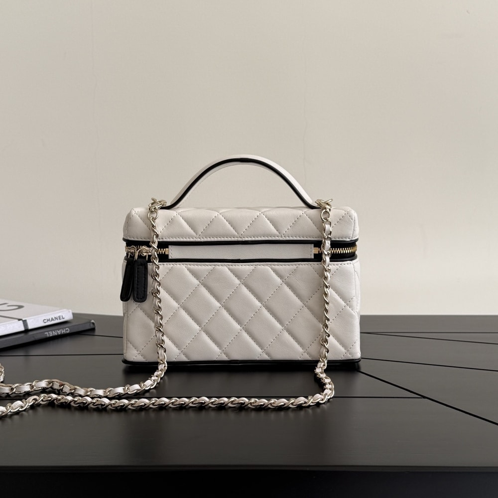 3-277.jpg CHANEL Vanity Case(HIGH-END GRADE)