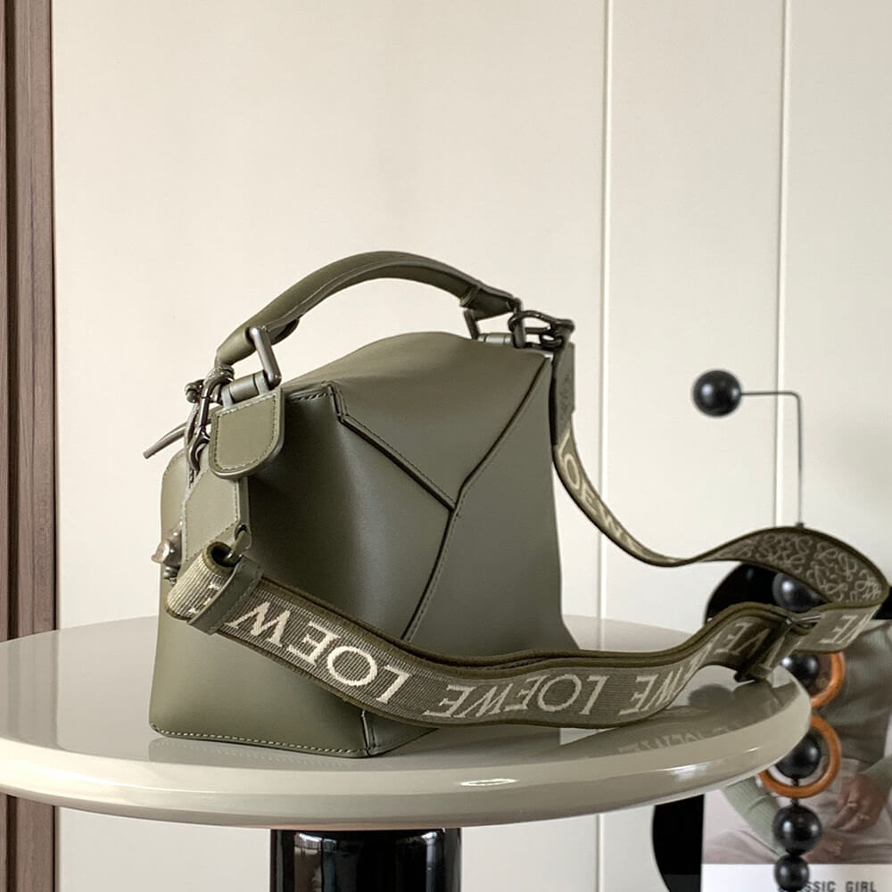 3-30.jpg LOEWE Small Puzzle Bag