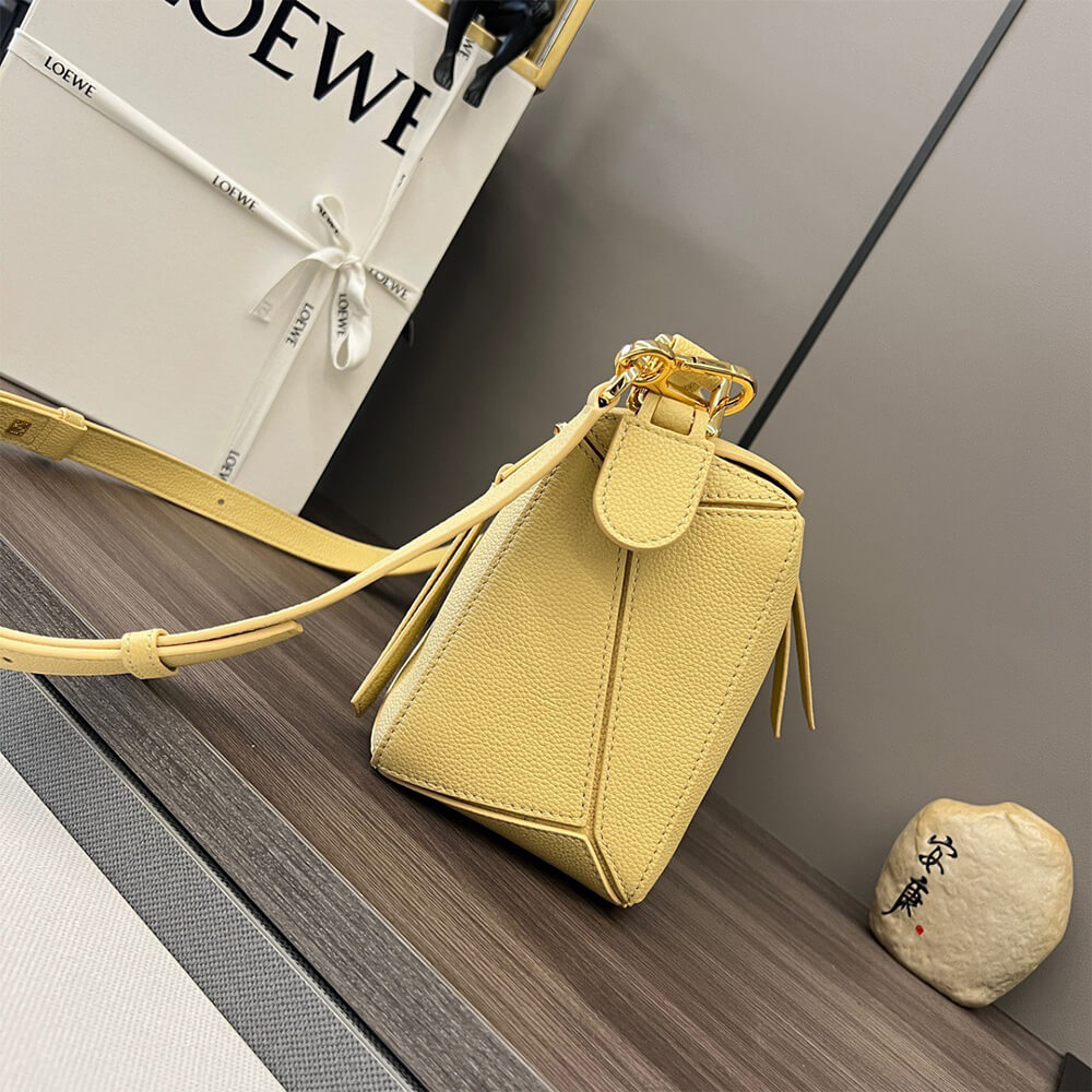 3-35-1.jpg LOEWE Small Puzzle Bag