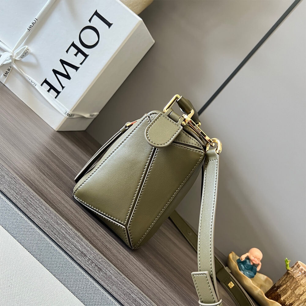 3-36.jpg LOEWE Small Puzzle Bag