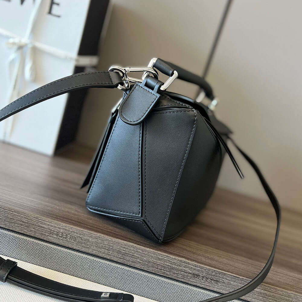 3-40-1.jpg LOEWE Small Puzzle Bag