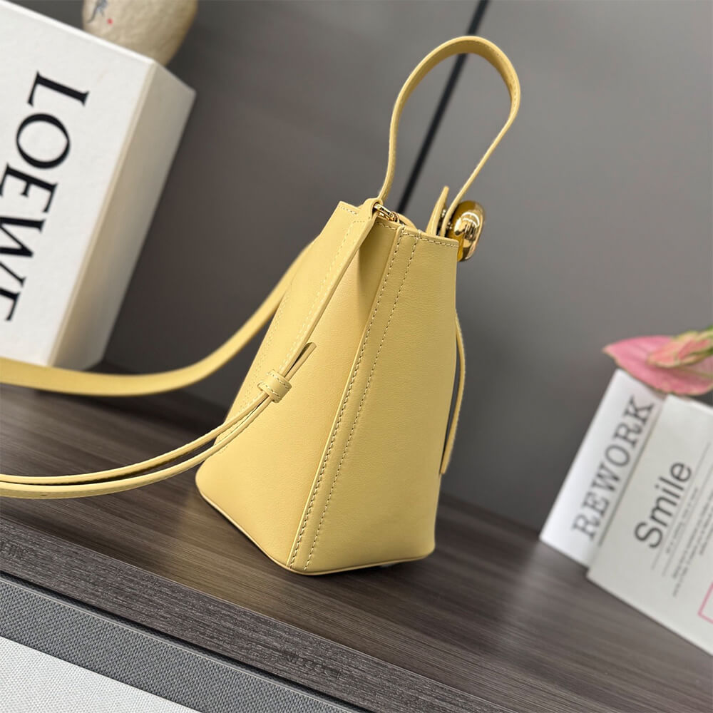 3-511-1.jpg LOEWE Mini Pebble bucket in smooth calfskin(high-end grade)