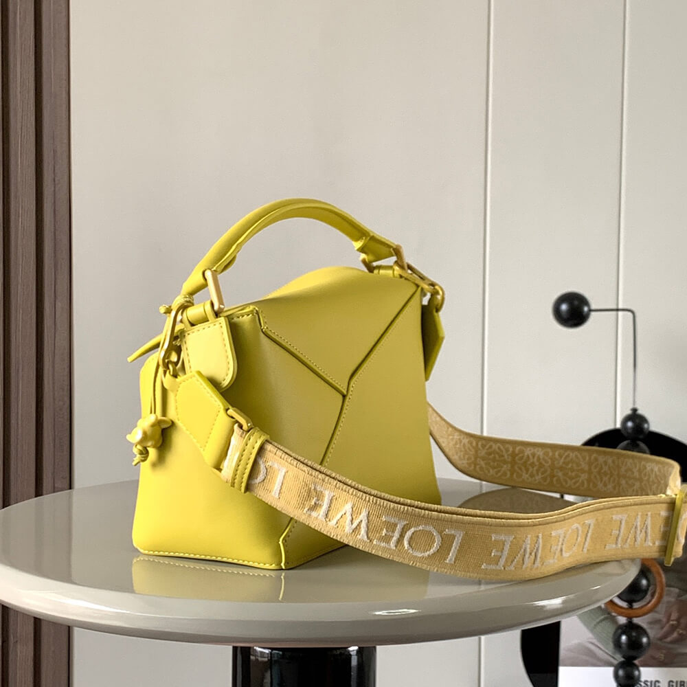 3-66-1.jpg LOEWE Small Puzzle Bag