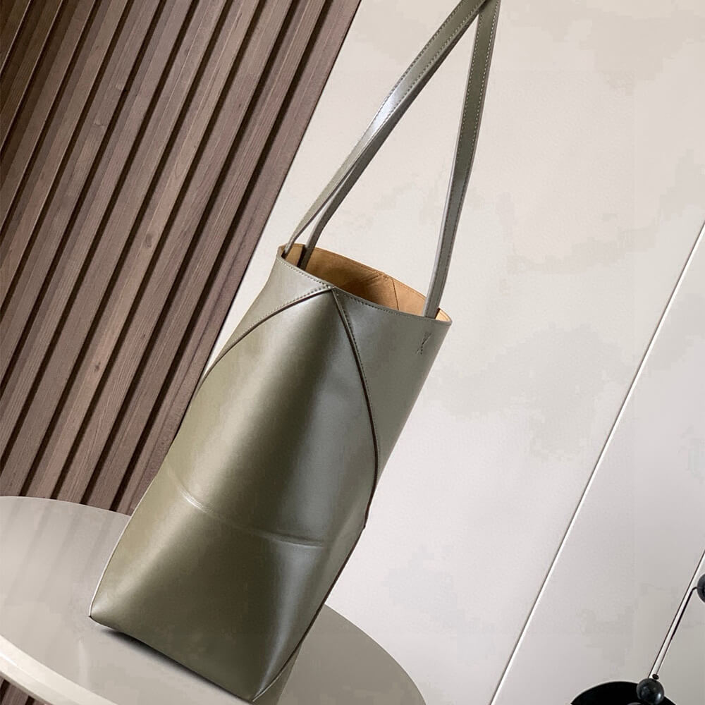3-68.jpg LOEWE Medium Puzzle Fold tote in shiny calfskin(HIGH-END GRADE)