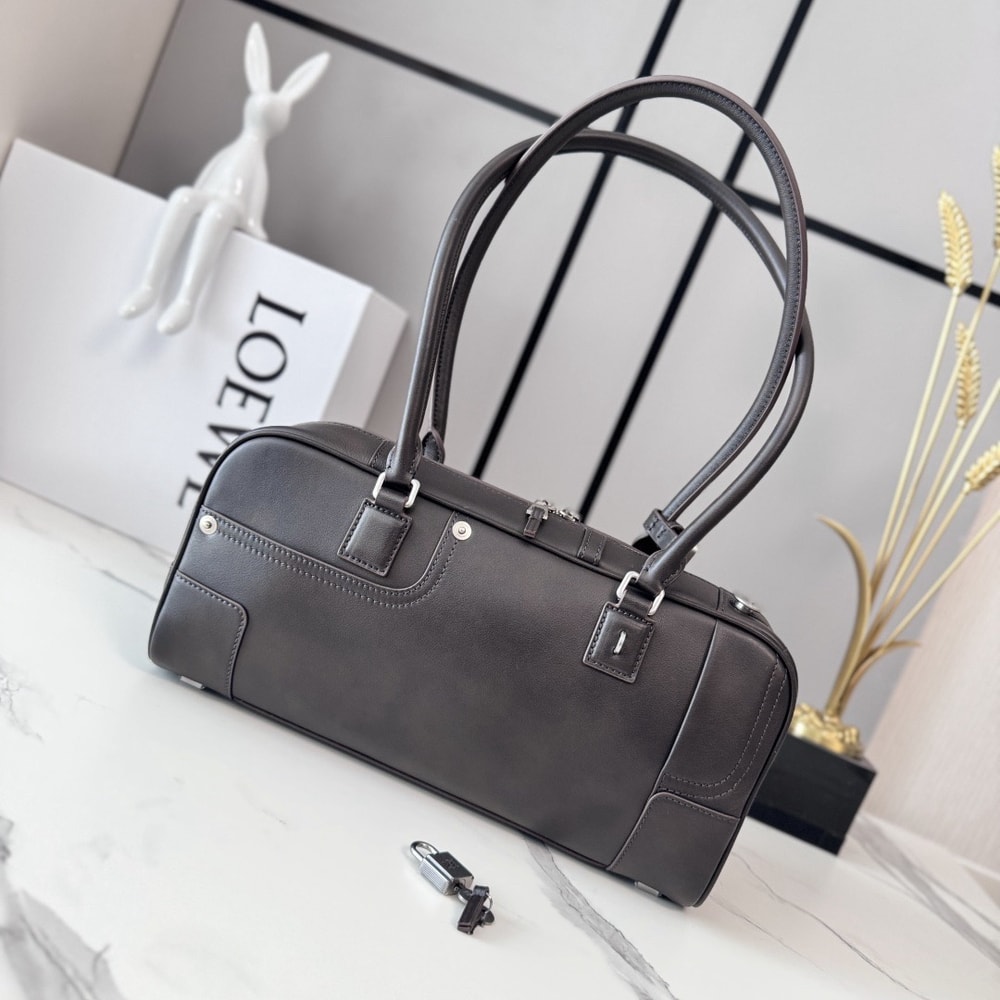 4-141.jpg LOEWE Medium Amazona 31 cropped bag in shiny calfskin(HIGH-END GRADE)