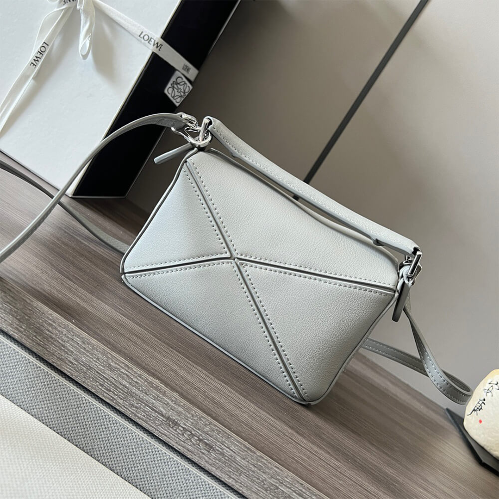 4-20.jpg LOEWE Mini Puzzle bag
