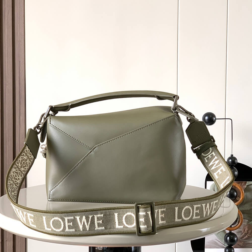 4-30.jpg LOEWE Small Puzzle Bag