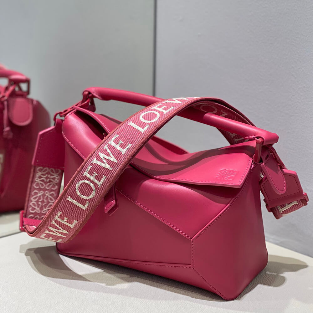 4-32.jpg LOEWE Small Puzzle Bag