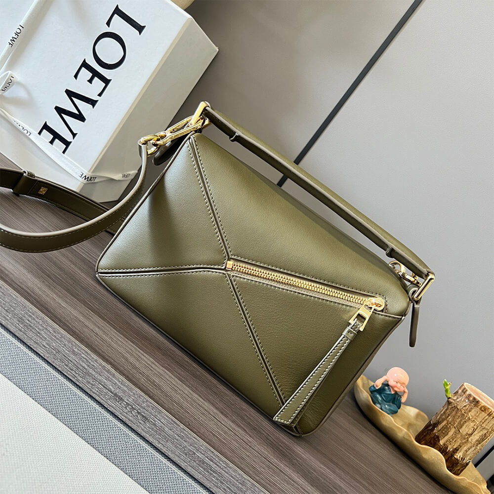 4-36.jpg LOEWE Small Puzzle Bag