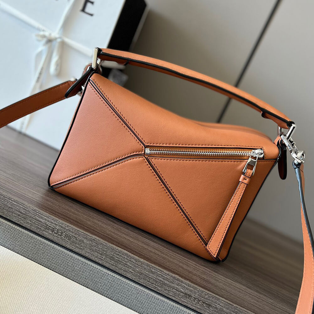 4-38.jpg LOEWE Small Puzzle Bag