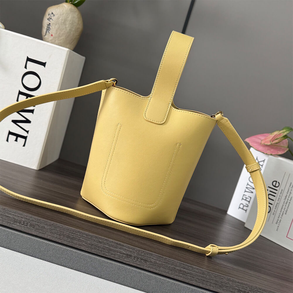 4-511-1.jpg LOEWE Mini Pebble bucket in smooth calfskin(high-end grade)