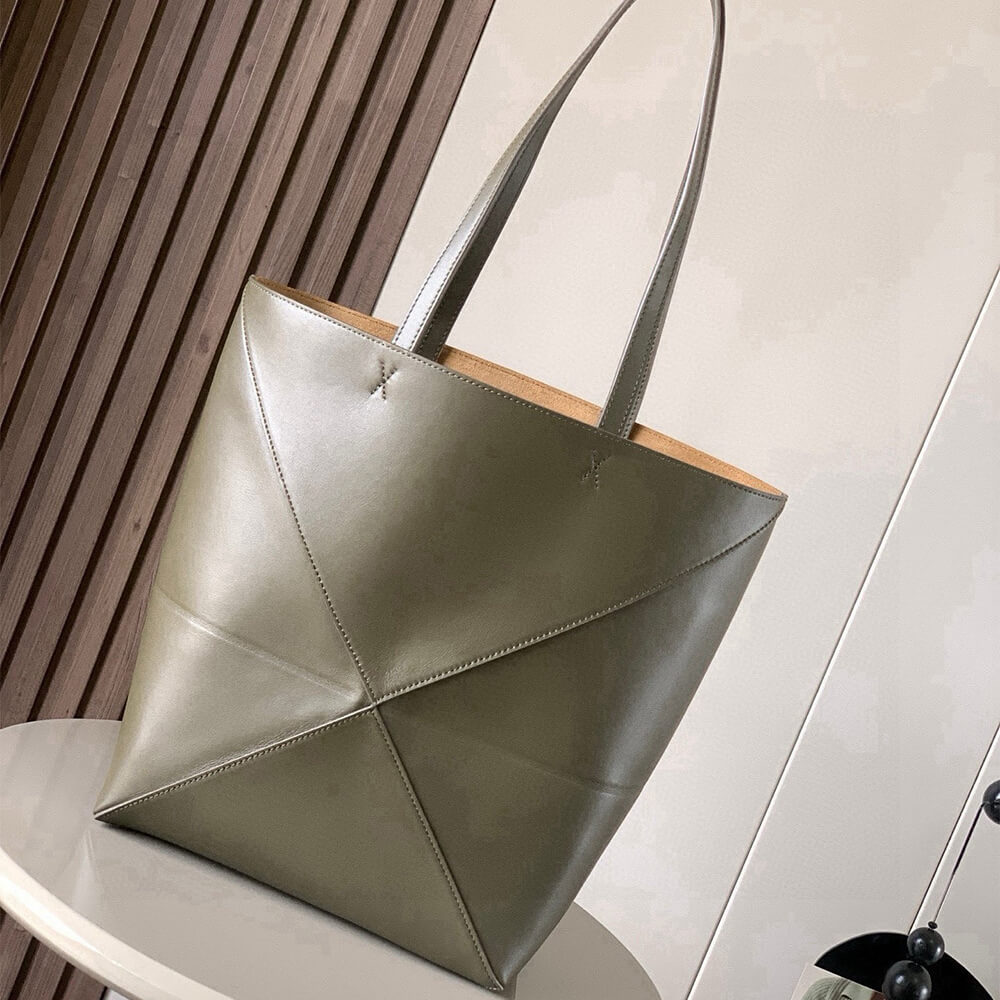 4-68.jpg LOEWE Medium Puzzle Fold tote in shiny calfskin(HIGH-END GRADE)