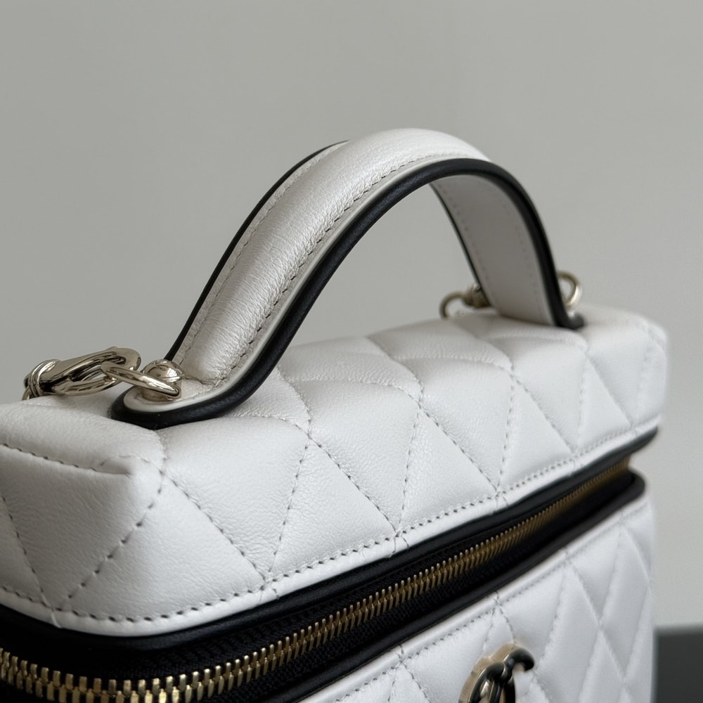 5-277.jpg CHANEL Vanity Case(HIGH-END GRADE)