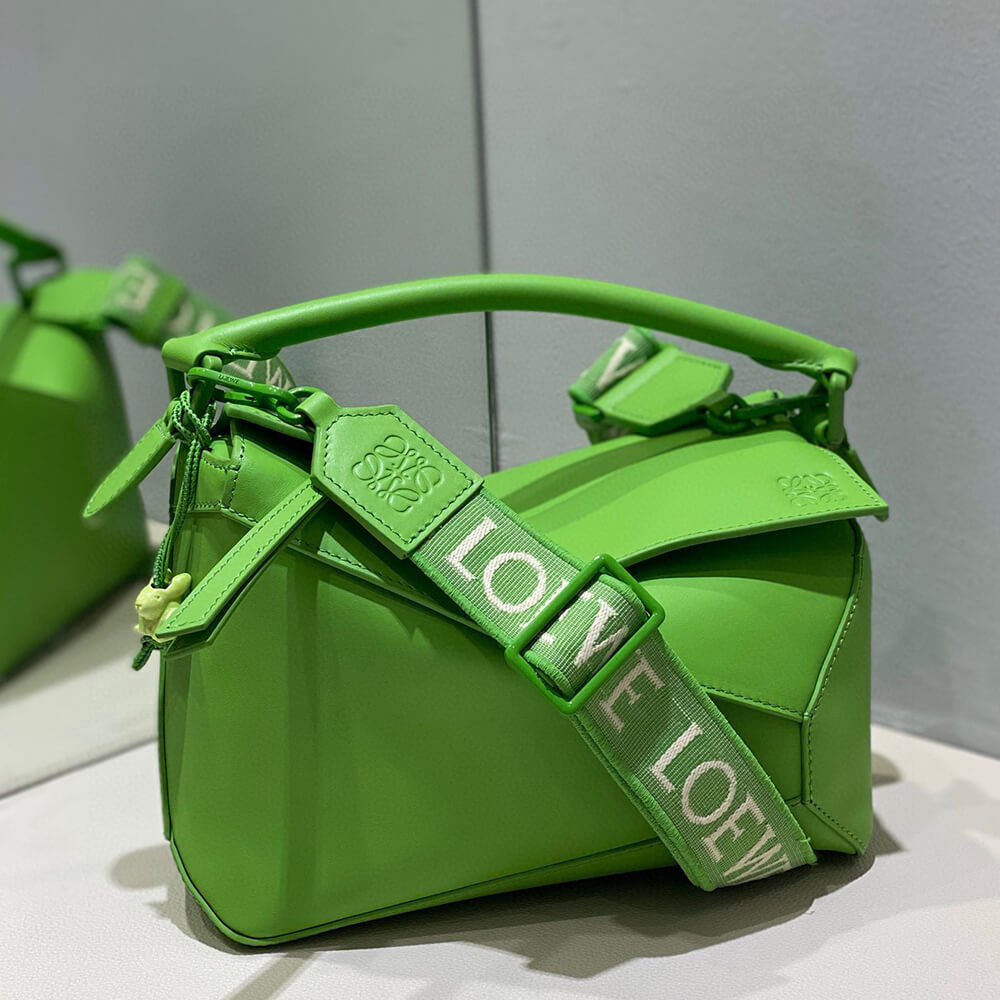 5-33.jpg LOEWE Small Puzzle Bag