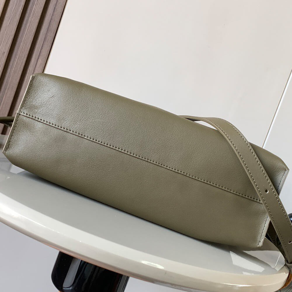 5-440.jpg LOEWE Medium Flamenco clutch in nappa calfskin(HIGH-END GRADE)