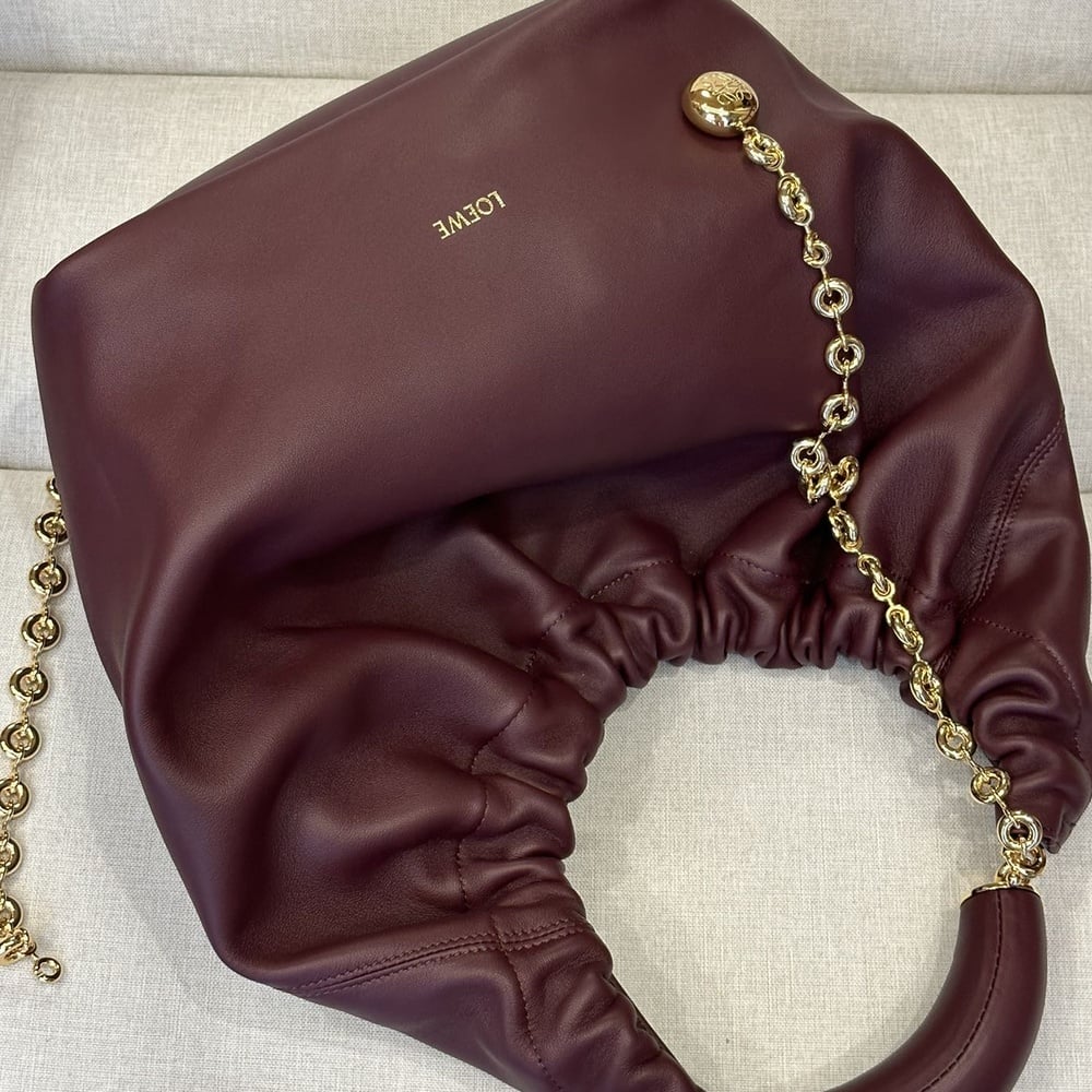 5-96.jpg Loewe Medium Squeeze bag in nappa lambskin