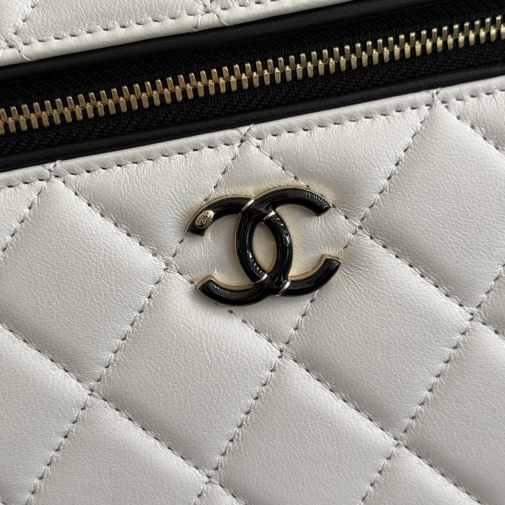 6-277.jpg CHANEL Vanity Case(HIGH-END GRADE)