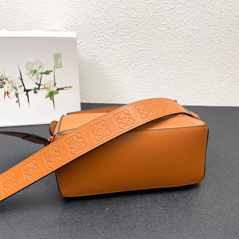 6-34.jpg LOEWE Small Puzzle Bag