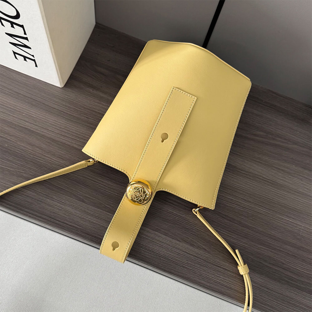 6-511-1.jpg LOEWE Mini Pebble bucket in smooth calfskin(high-end grade)