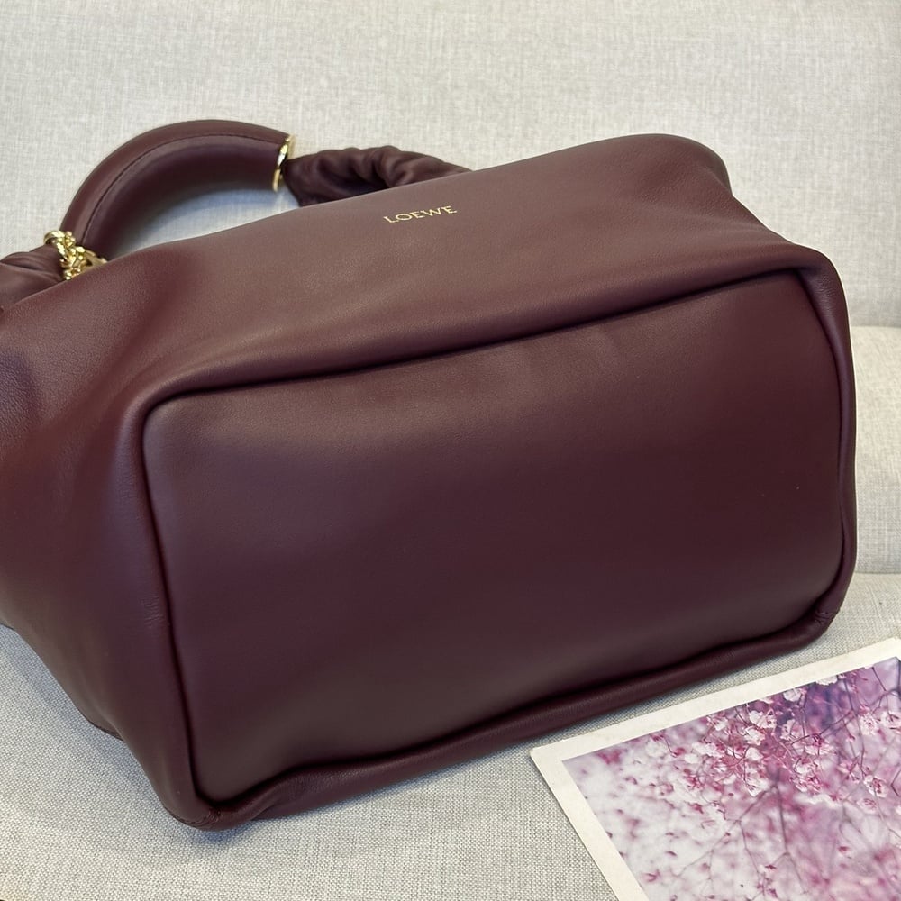 6-96.jpg Loewe Medium Squeeze bag in nappa lambskin