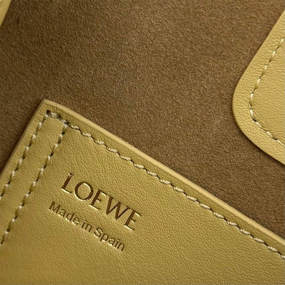7-509-1.jpg LOEWE Mini Pebble bucket in smooth calfskin(high-end grade)