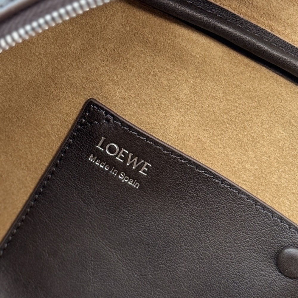 8-110.jpg LOEWE Medium Amazona 31 cropped bag in shiny calfskin(HIGH-END GRADE)
