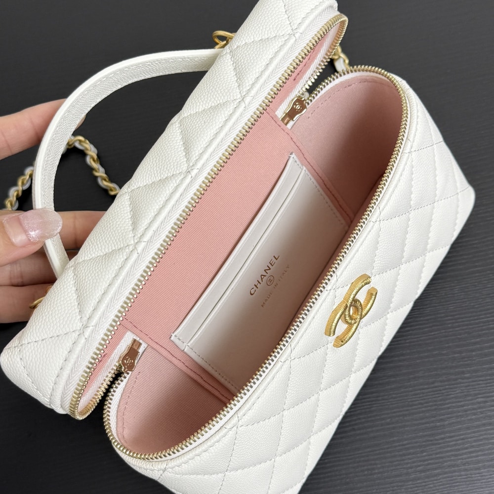 8-230.jpg CHANEL Vanity Case(HIGH-END GRADE)
