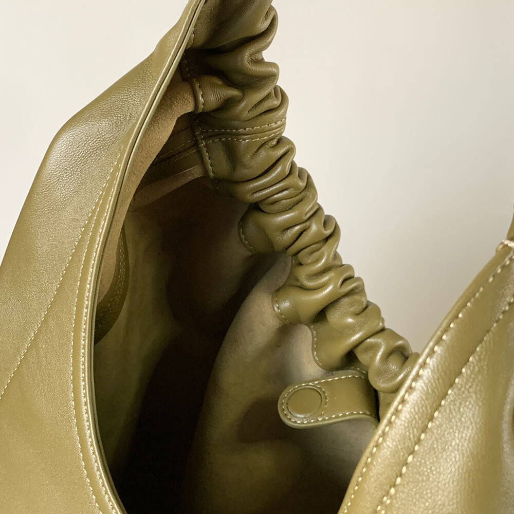 8-38-1.jpg Loewe Medium Squeeze bag in nappa lambskin