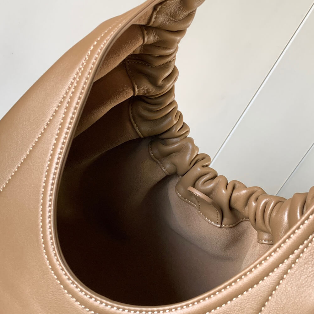 8-39-1.jpg Loewe Medium Squeeze bag in nappa lambskin