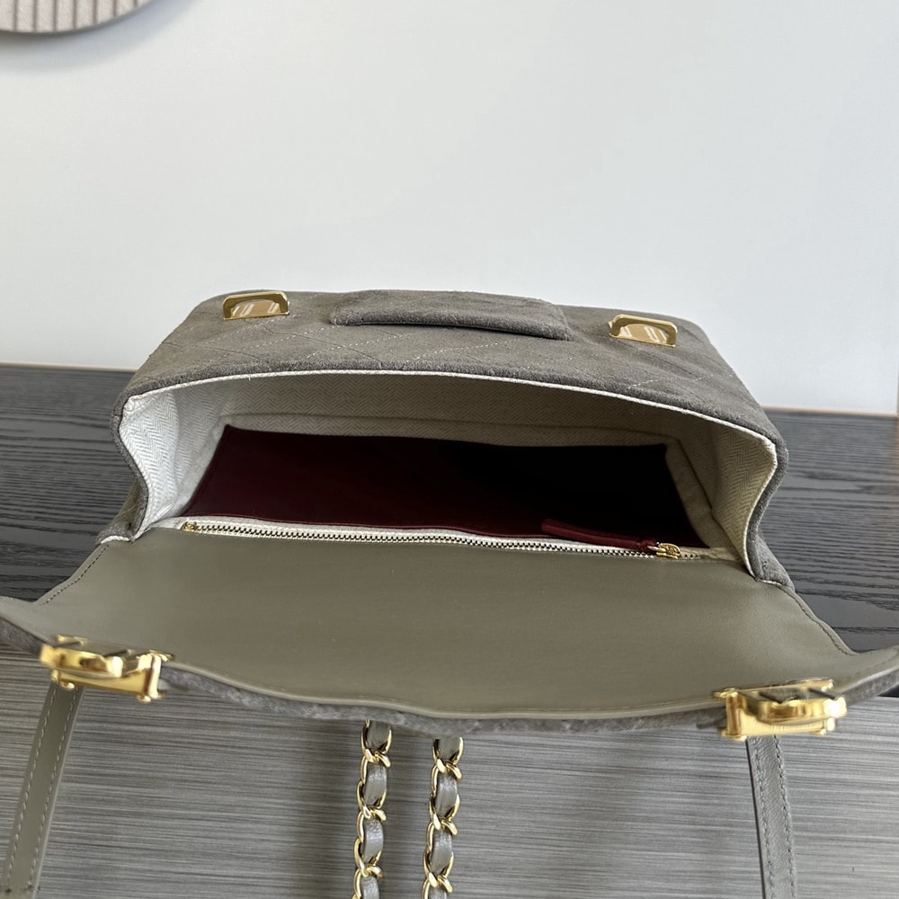 9-114.jpg CHANEL Backpack(HIGH-END GRADE)
