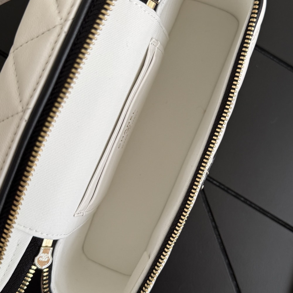 9-123.jpg CHANEL Vanity Case(HIGH-END GRADE)